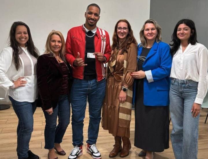 Associado da Mundo Feliz com o título de residência aprovado